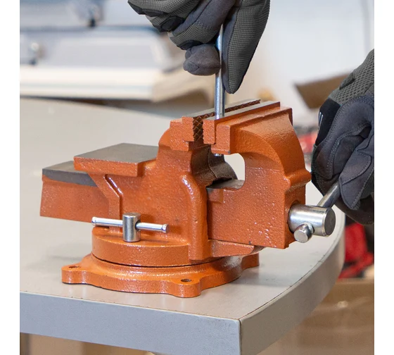 Тиски слесарные поворотн. 100мм // Sparta